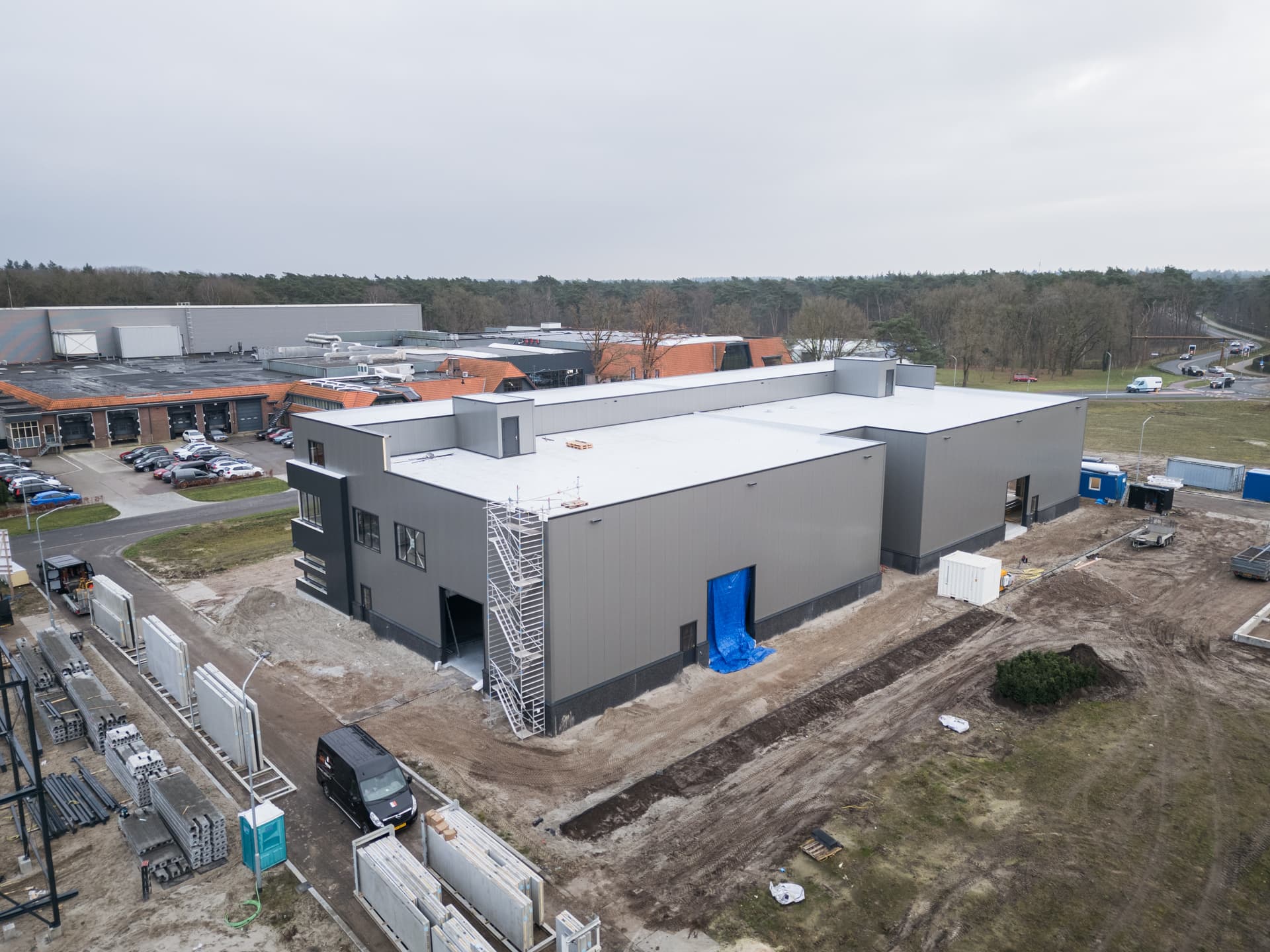 Bovenaanzicht van de loods vanuit de lucht, E Franken Totaalbouw